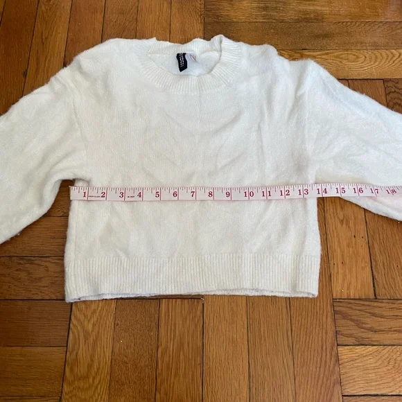 H&M Cream Fuzzy Cropped Sweater – Cozy Soft Knit – Size X-Small - Picture 5 of 6